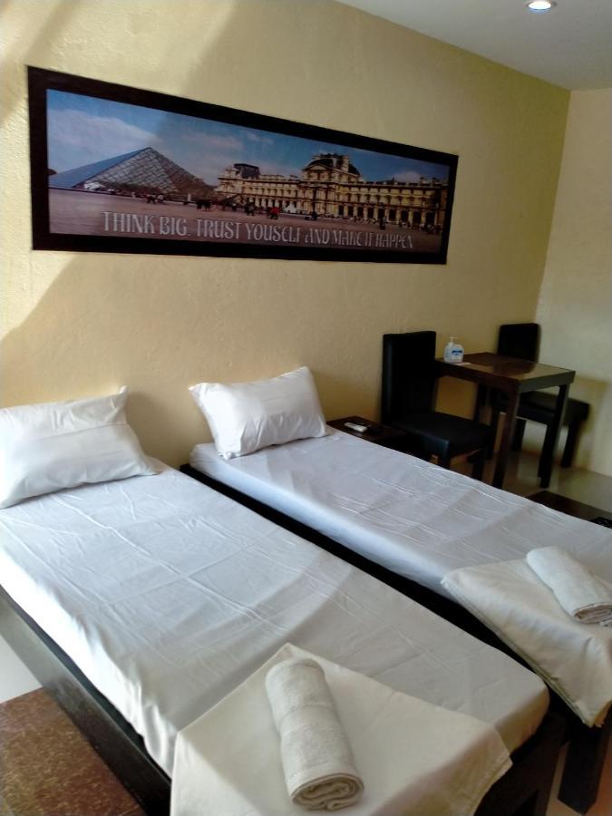 Vf Riton Apartelle Anex Laoag