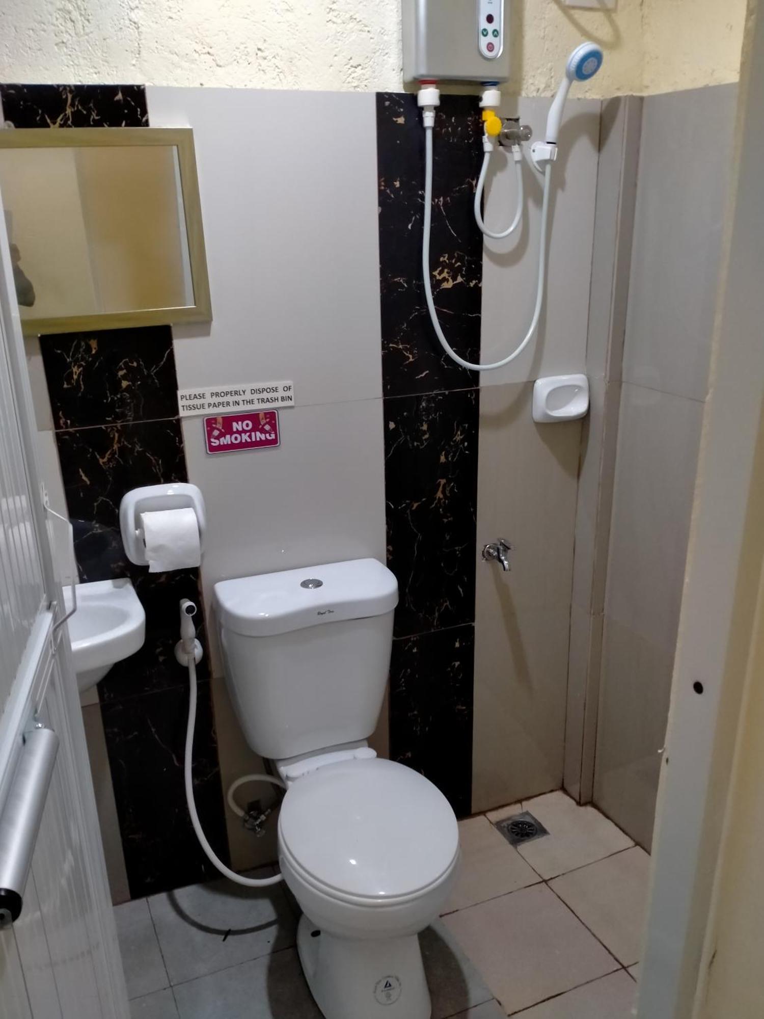 Vf Riton Apartelle Anex * Laoag